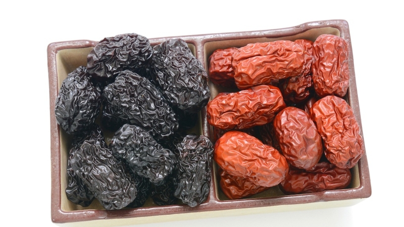 táo đỏ và táo đen